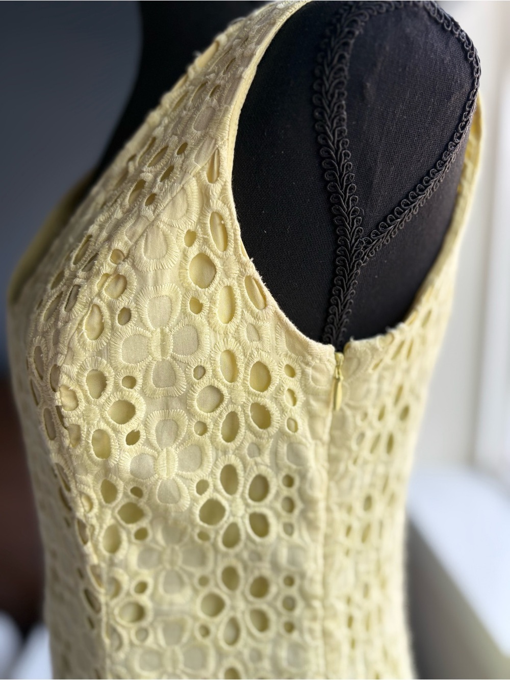 Tommy Hilfiger Butter Yellow Eyelet V-Neck Sleeveless Mini Dress - Picture 15 of 17